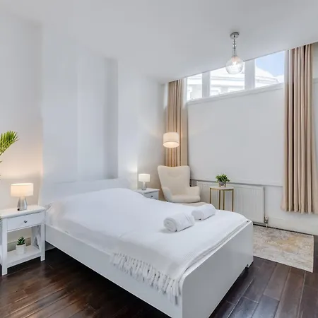 Stylish Apartment By London Eye With A Small Garden Exterior photo