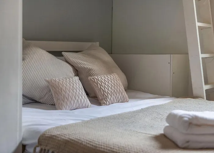 Stylish Apartment By London Eye With A Small Garden