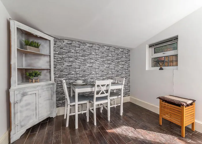 Stylish Apartment By London Eye With A Small Garden